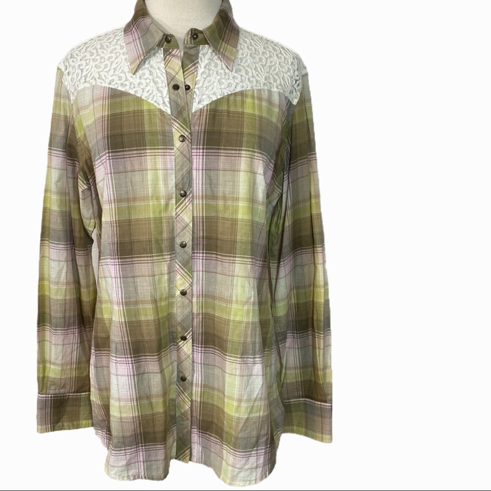 Ariat plaid and lace fitted western shirt - Picture 2 of 12
